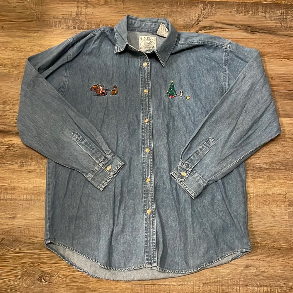 🎅 Vintage Christmas Denim Shirt Santa Reindeer Embroidered 100% Cotton M